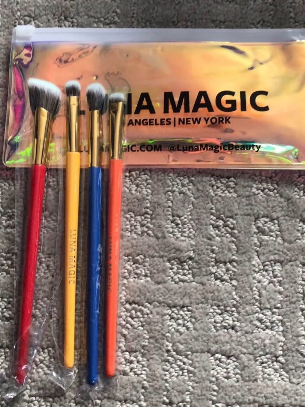 4 LUNA MAGIC BRUSHES